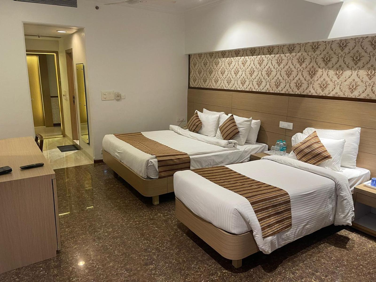 Hotel Amer Green'S Bhopal Exteriör bild