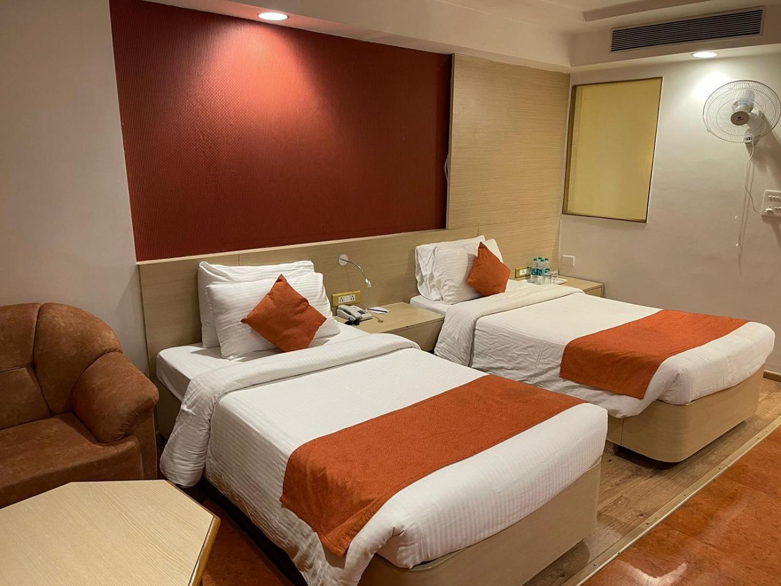 Hotel Amer Green'S Bhopal Exteriör bild