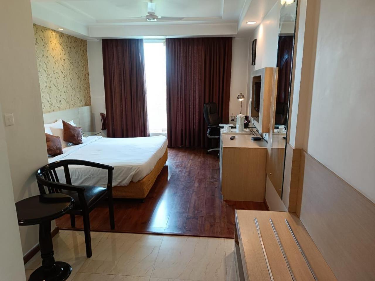 Hotel Amer Green'S Bhopal Exteriör bild